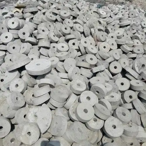 高强度混凝土垫块的外形尺寸精确,并刻有保护层高度钢印,完全不