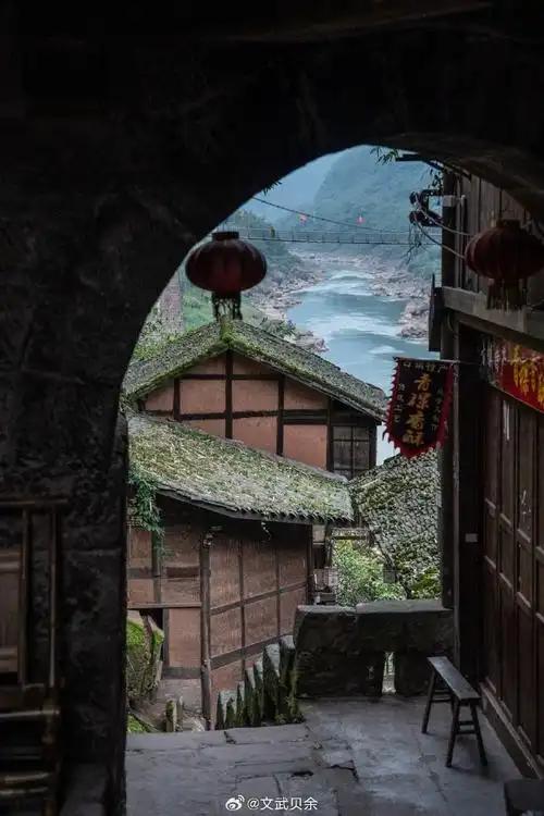 被时光遗忘的赤水丙安古镇,屹立悬崖千年典型的川南黔北交界的古老场