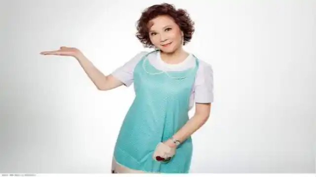 55岁蔡明家庭近况如何老公是导演却牺牲为她做煮夫蔡明毒舌装嫩被吐