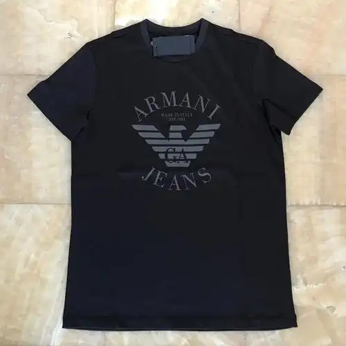 共2597 件阿玛尼短袖圆领休闲相关商品