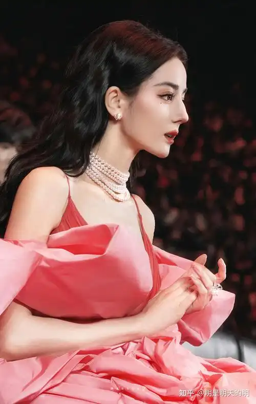迪丽热巴有哪些出圈的红毯造型