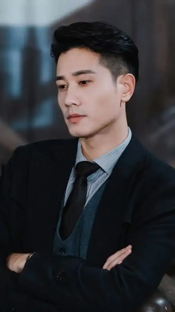 看也看不够!  #彭冠英 #实力派演员 #西装杀 - 抖音