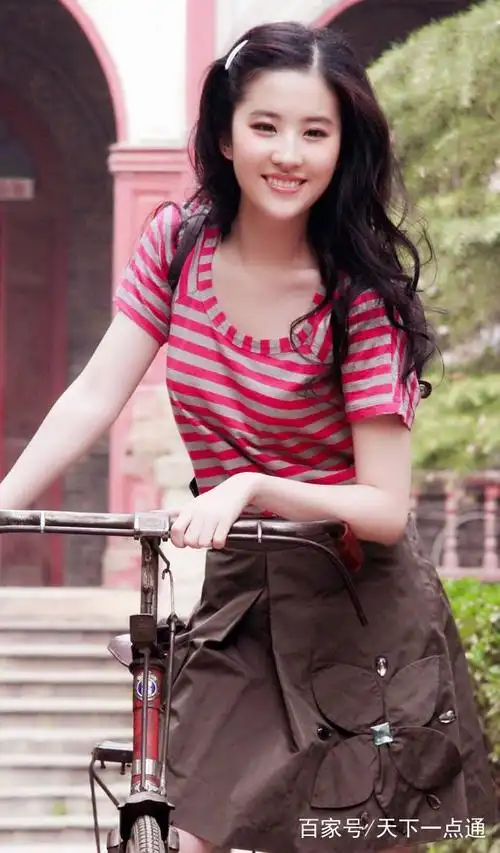 看了刘亦菲早期造型,我只想说:神仙姐姐可能是个农村孩子吧?