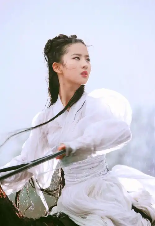 小龙女 这套雨中骑马花絮照,真美啊刘亦菲超话