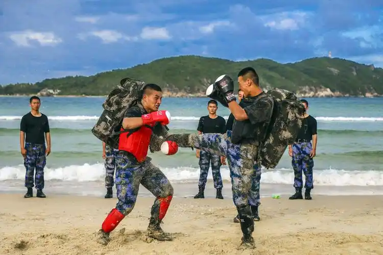 锻造特种作战的利刃尖刀——海军陆战队某旅侦察营锤炼胜战精兵记事