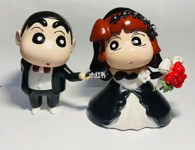 蜡笔小新白膜小新小爱婚纱照