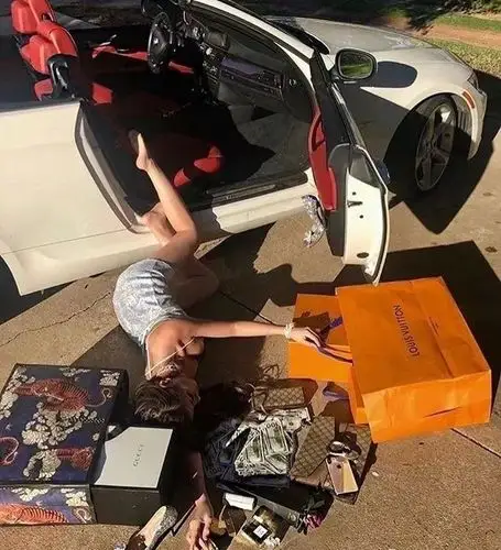 lv楼梯大理石兰博基尼私人飞机带你揭秘全球富二代最真实的生活状态