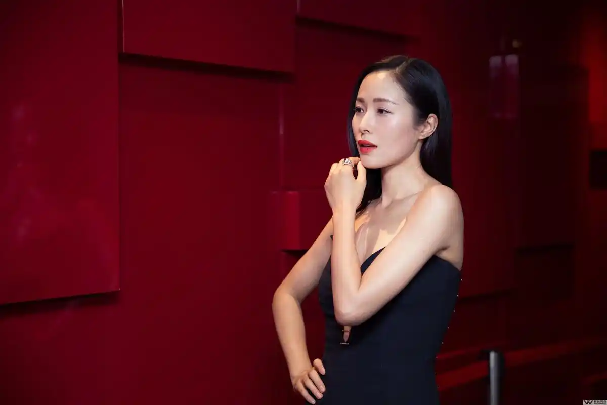 江一燕,1983年9月11日出生于浙江省绍兴市,中国大陆女演员,音乐创作人