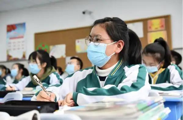 学生上课用戴口罩吗?没"阳过"的有感染风险吗?解读来了!