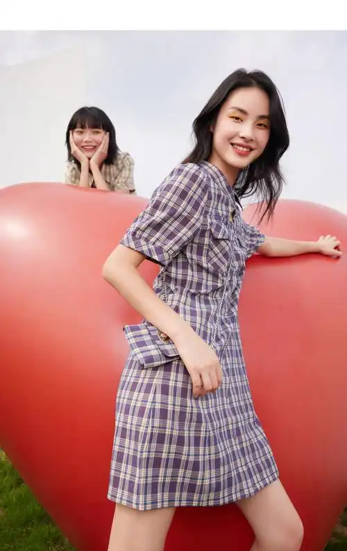 gloria歌莉娅2021年春季新品领口挖洞连衣裙112j4k74b18c绿格s