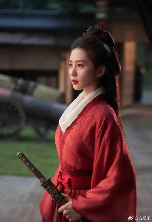 刘诗诗新剧造型翩若惊鸿一袭红衣侠女风范满满