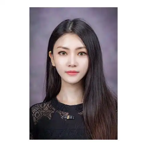 (感受一下,把员工大头照拍成写真大片的美貌)