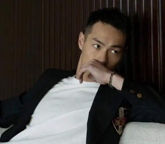 杨佑宁是大家熟知的台湾男演员,长相帅气,参演过多部影视剧作,41岁的