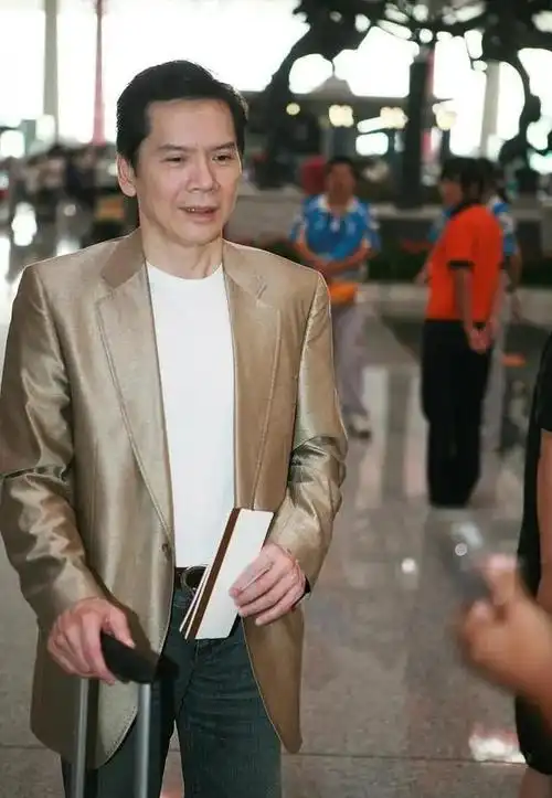 向华强,一生两段婚姻三个孩子,为何从来不提女儿?