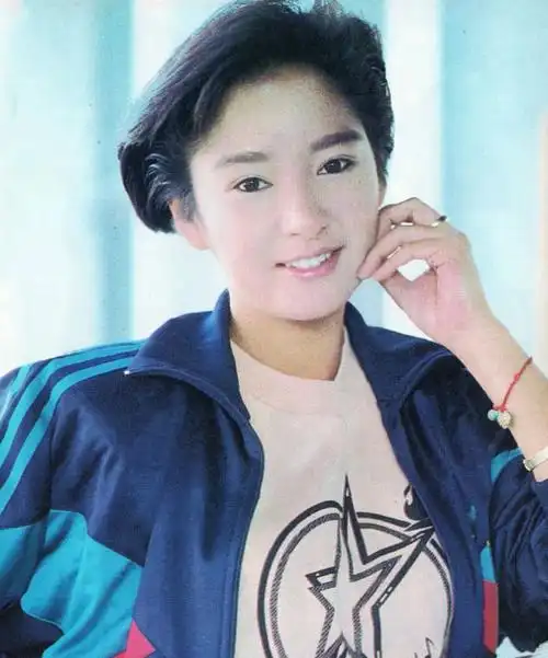 港星雪梨:错过张国荣,爱上徐少强,生下儿女后过得怎样了?