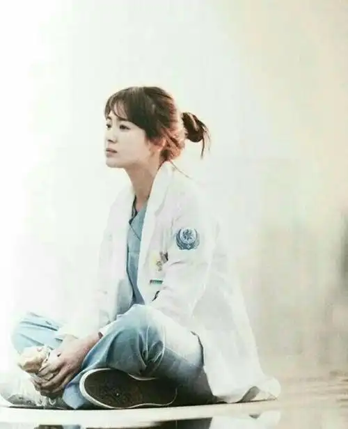 重温了太阳的后裔我发现,我之前对姜暮烟这个角色关