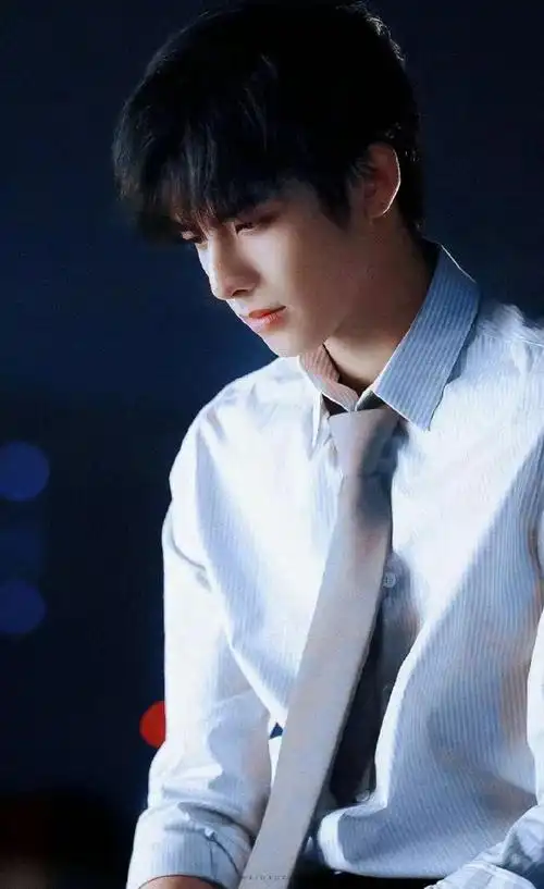 以家人之名凌霄个人绝美图96,少年帅哥宋威龙.