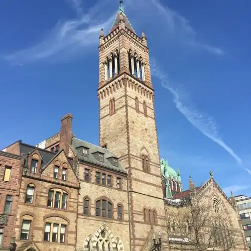 波士顿市区真的非常多教堂,如果遇到一个零散的古典的建筑,又不知道