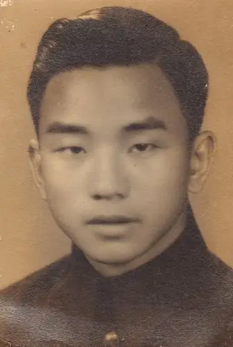 一堆发黄的老照片