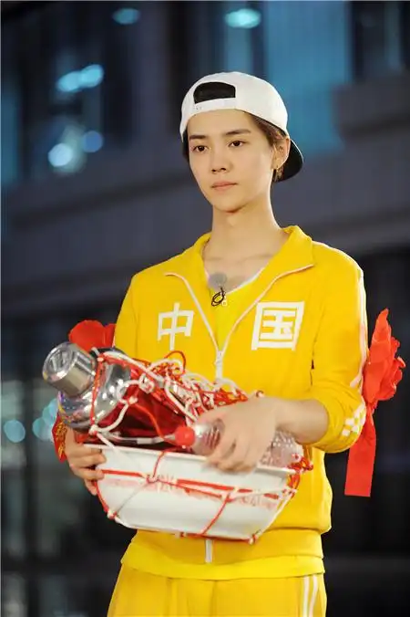 《跑男3》鹿晗获封傻狍子 游戏黑洞大暴走