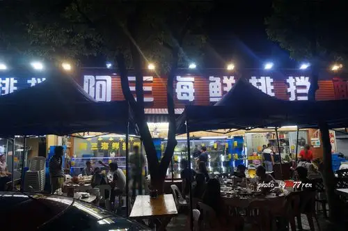 壁的面包店吃完了再去会没什么东西选择,所以包一