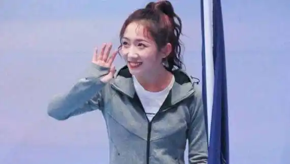 她因急性肠胃炎入院,粉丝埋怨行程不合理,日夜颠倒谁都受不了_孟美岐