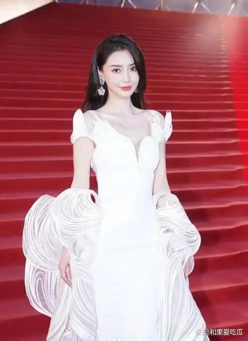 香港这一夜刘嘉玲面部表情僵硬杨颖地位尴尬林熙蕾令人惊艳