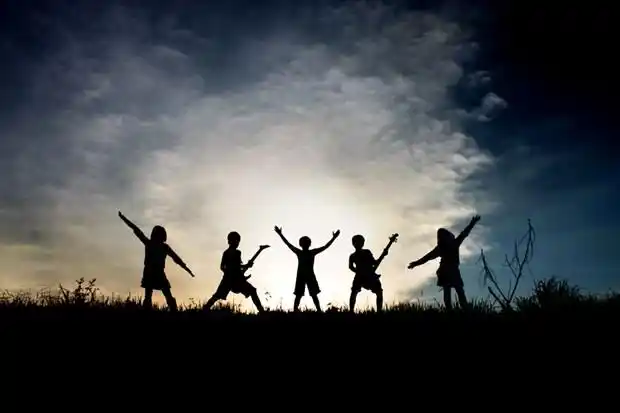 总有一个人教会你成长 然后他独自离开真正的爱情,就是这样:当我们都