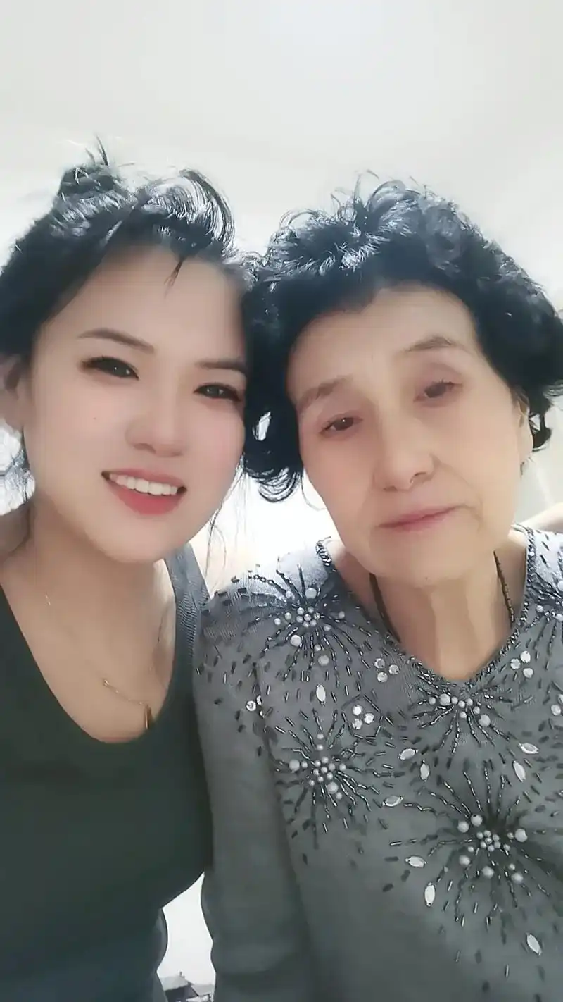 娘俩的小幸福 #生命中最重要的人 #每一张照片都是满满的回 - 抖音