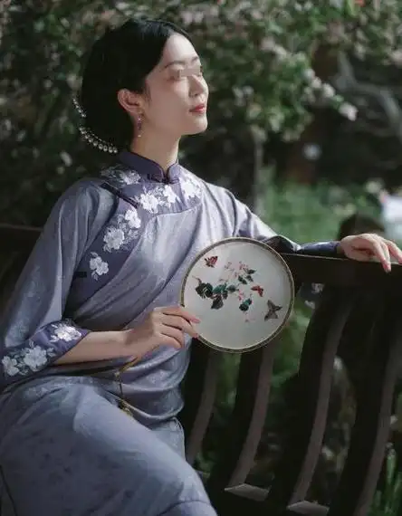 故事民国富家小姐沦落红尘委身青楼身不由己最终伤痕累累