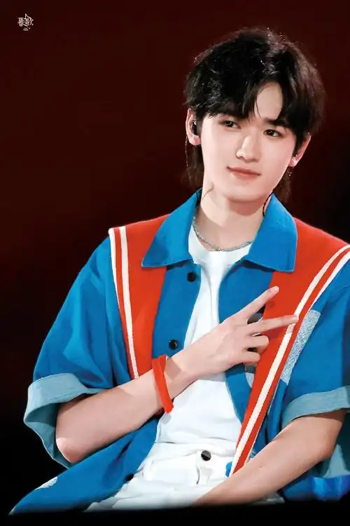 宋亚轩超话酷酷的 帅帅的7015@时代少年团-宋亚轩#宋亚轩理想之途