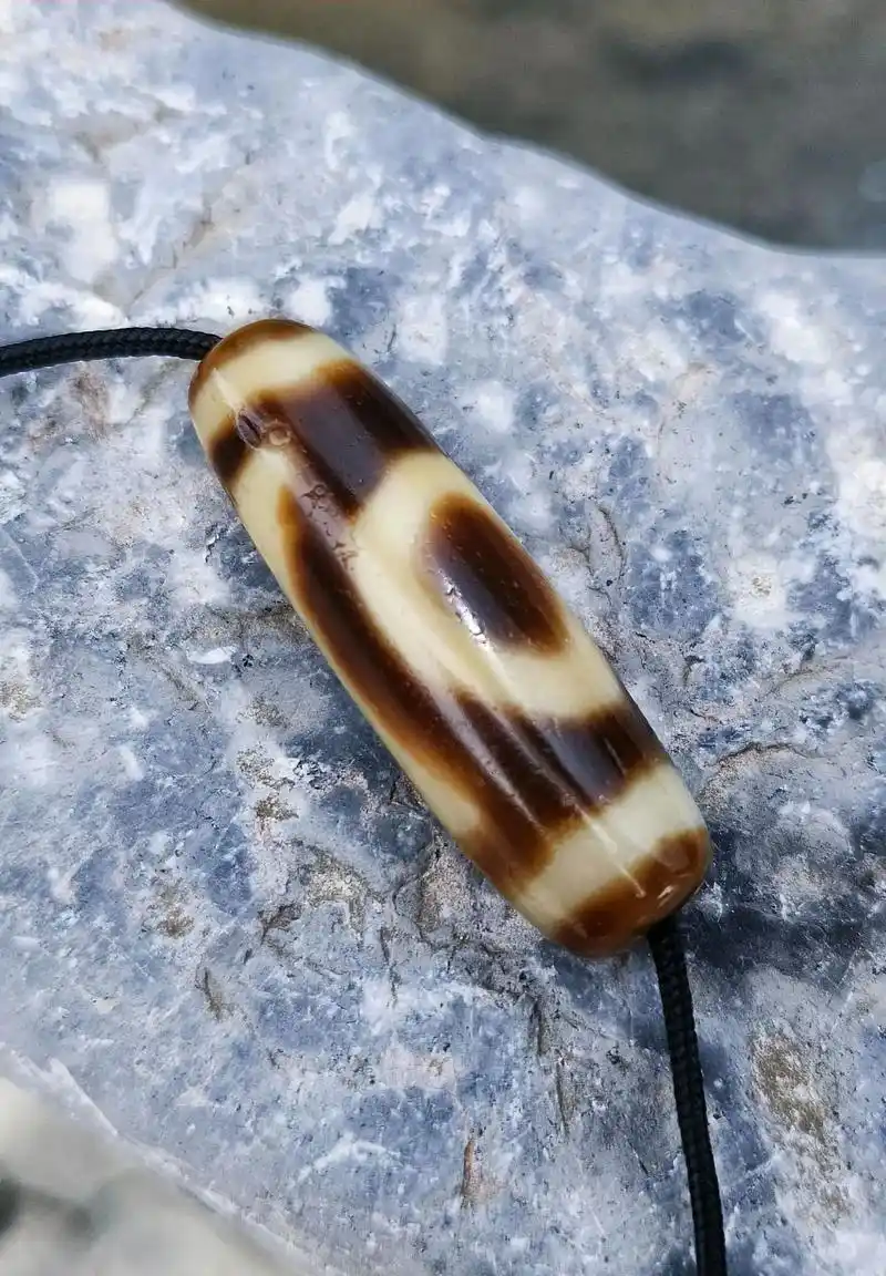 一颗超级完美的千年至纯天地老天珠.尺寸12.8-39大尺寸# - 抖音