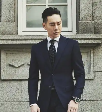 男生不能留"西装头",女生不能扎"马尾",内衣必须是"肉色的",眉毛和