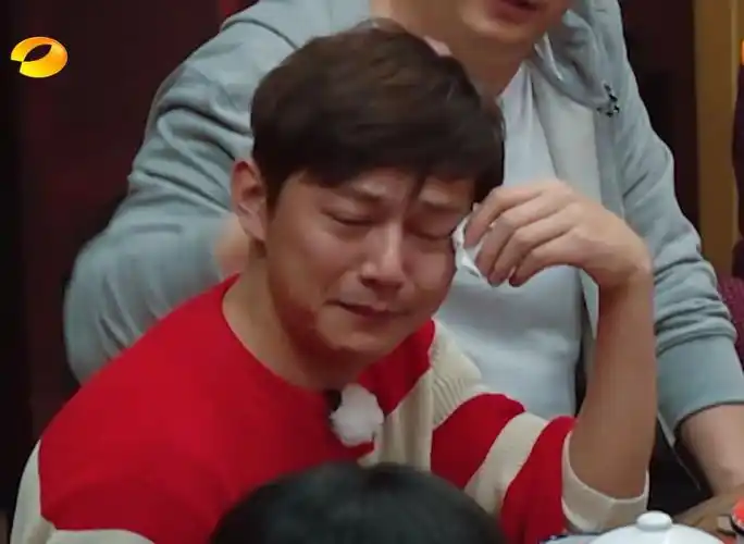 《向往3》黄雅莉唱歌听哭何炅,曝出真实原因,网友:岁月不饶人