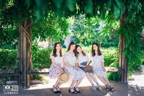 《左眼路泽》 - 四人闺蜜 中国海洋大学 客片