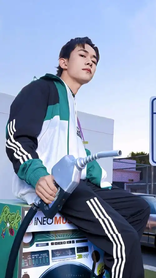 易烊千玺 adidasneo品牌代言人