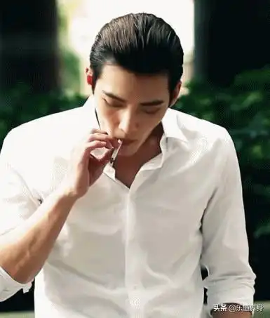 池昌旭抽烟人前一套背后一套诚实比抽烟更重要