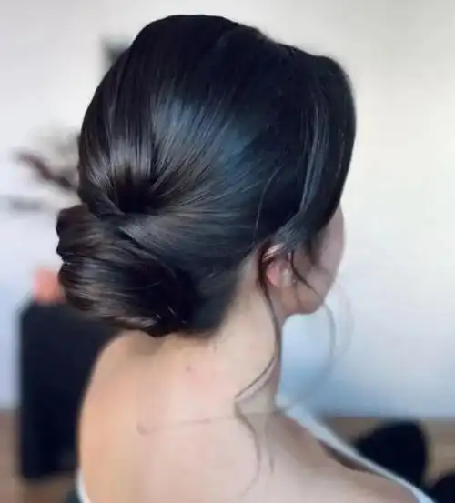 简约干练盘发发型 8款优雅低盘发推荐_盘发发型 - 美发站