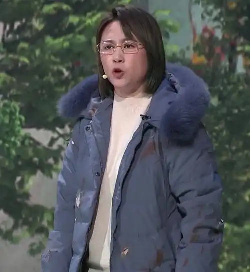 还得是沈腾马丽!春晚小品《坑》演出获赞,沈腾冲上热搜爆梗不断