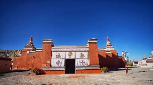 札达托林寺,始建于北宋时期,是古格王国(公元10～17世纪)在阿里地区