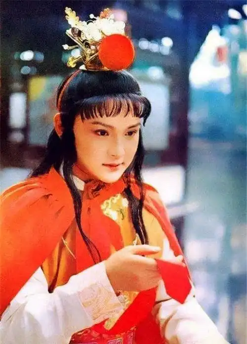 电视剧红楼梦中欧阳奋强饰演贾宝玉