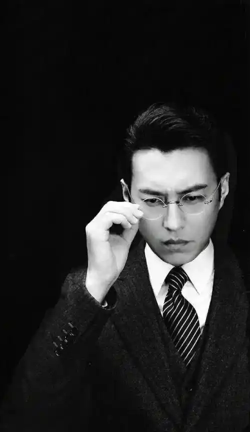 适合眼镜半永久造型的男星,各年龄段都有,这11个让人眼前一亮_易烊