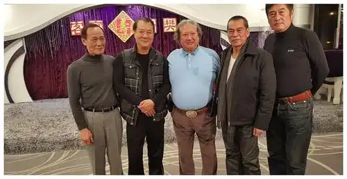 李小龙有多厉害陈惠敏拿成龙甄子丹来作比较功夫巨星只有一个