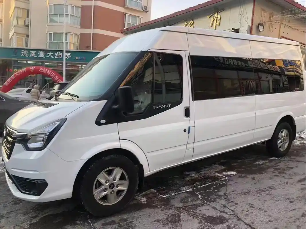 9座三台:福特新世代全顺小型客车: 9座