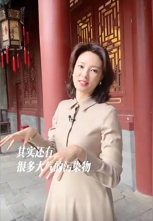 雨天的回忆#芳菲的文明之旅 #静心看世界与此同时,刘芳菲还发布了一则