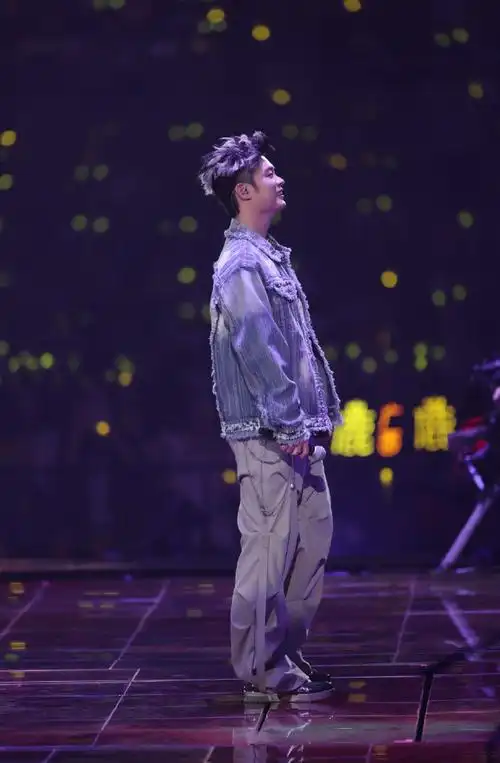 陈赫超话#陈赫1109生日快乐#他是《盛装》中讲义气的鲁斌斌,是《假日