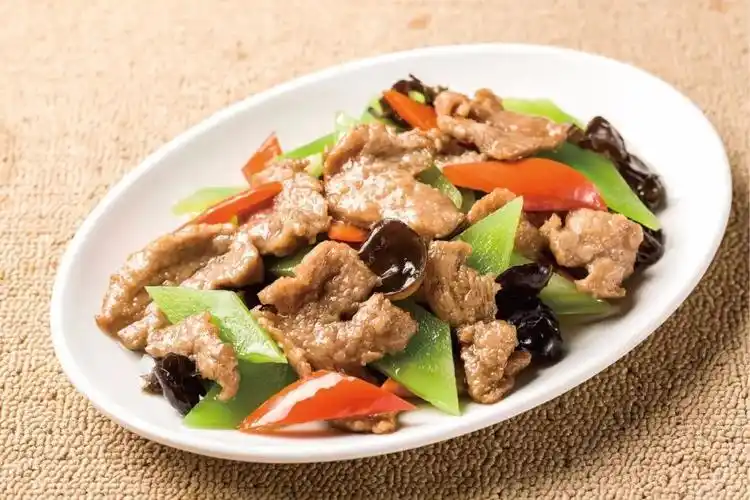 p>黑木耳炒牛肉是一道菜肴,主料是牛肉(后腿). /p>