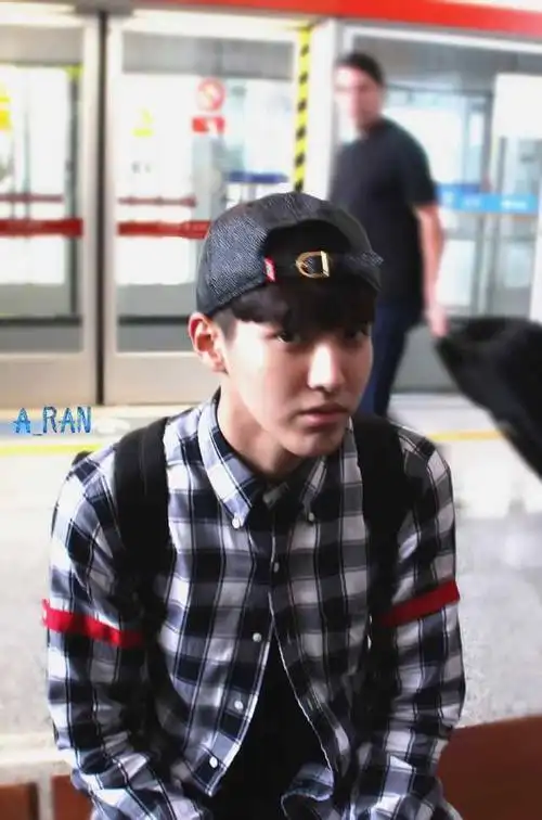 140930 首都机场 吴亦凡 再看我,真的要把持不住了