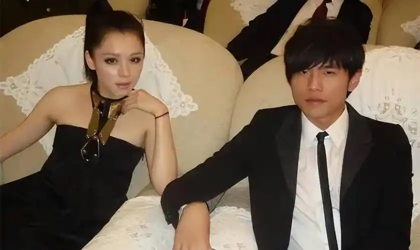 还说金曲奖庆功,徐若瑄去周杰伦那边狂欢到半夜.