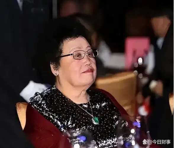 陈丽华立遗嘱儿女每人100亿余下归唐僧老公网友评论亮了